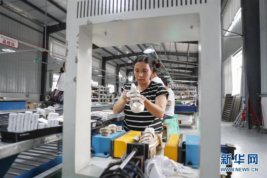 （落實(shí)&ldquo;六穩(wěn)&rdquo;&ldquo;六保&rdquo;一線見聞&middot;圖文互動(dòng)）（2）&ldquo;不讓一名貧困勞動(dòng)力失業(yè)！&rdquo;&mdash;&mdash;三峽庫(kù)區(qū)穩(wěn)就業(yè)見聞