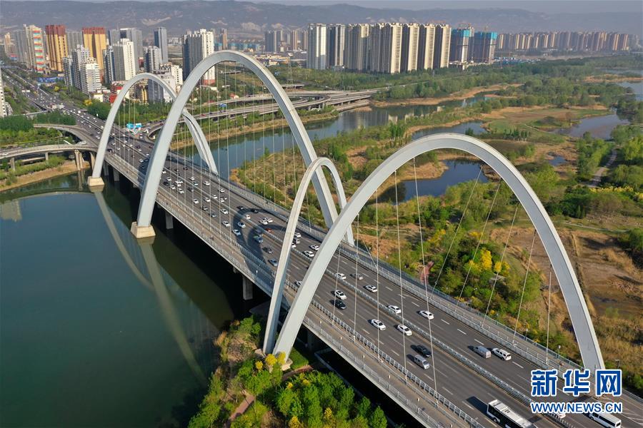 (走向我們的小康生活·圖文互動(dòng))(6)一年一個(gè)樣——再現(xiàn)“錦繡太原城”的逐夢(mèng)之旅