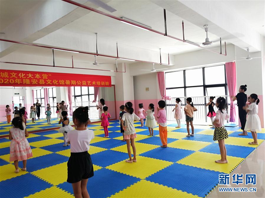 （特別的暑期生活&middot;圖文互動）（2）她們的愿望，在這個假期實現(xiàn)&mdash;&mdash;廣西隆安易地扶貧搬遷安置區(qū)暑期見聞