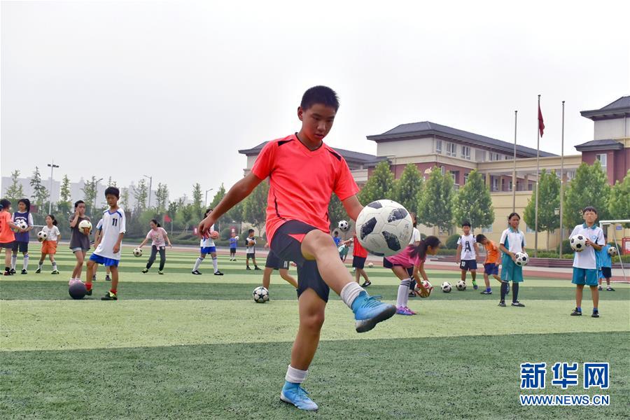 (特別的暑期生活·圖文互動)(1)文體活動豐富河南農(nóng)村孩子暑期生活