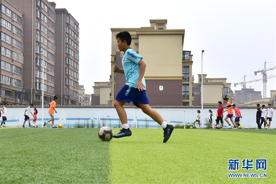 (特別的暑期生活·圖文互動)(2)文體活動豐富河南農(nóng)村孩子暑期生活