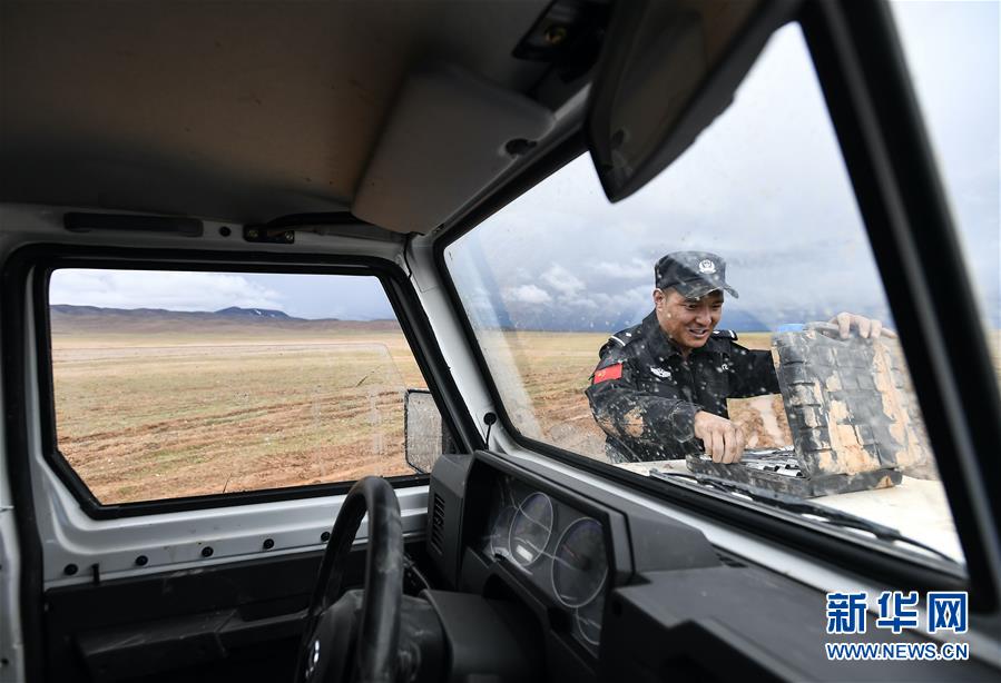 （圖文互動(dòng)）（2）記者手記：可可西里，&ldquo;挪&rdquo;向&ldquo;藏羚羊大產(chǎn)房&rdquo;的14個(gè)半小時(shí)