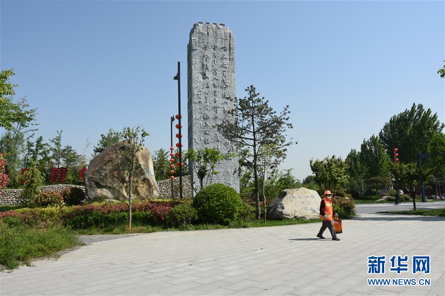 (新華視點(diǎn)·圖文互動(dòng))(3)警惕重金“移石造景”之風(fēng):有的景觀石一塊逾百萬元