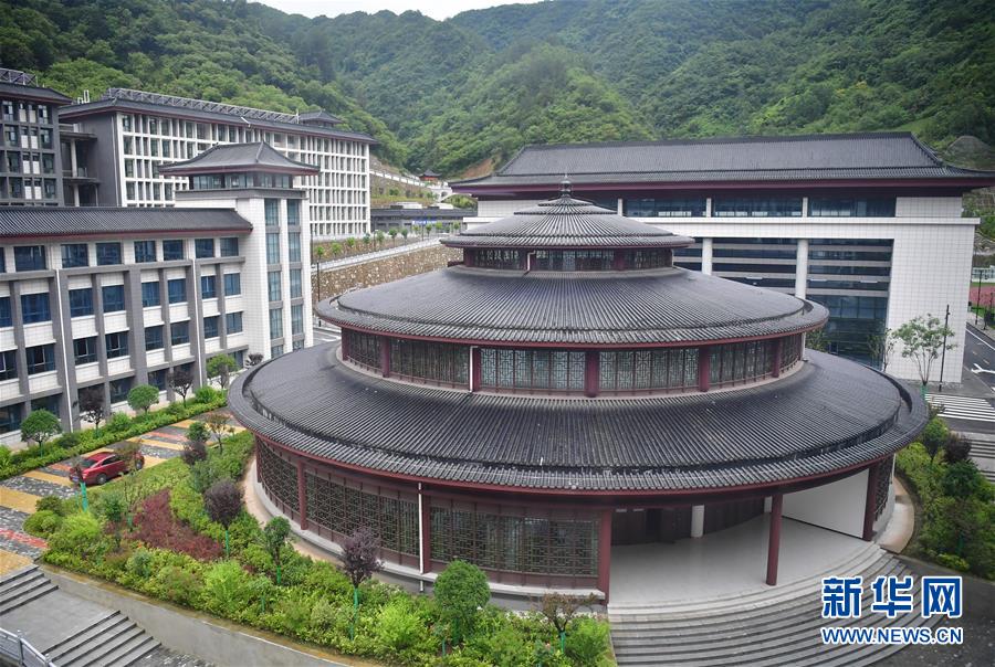 （新華視點(diǎn)&middot;圖文互動(dòng)）（4）學(xué)校建漂亮點(diǎn)本無(wú)錯(cuò)，為何這所&ldquo;豪華中學(xué)&rdquo;讓人困惑？