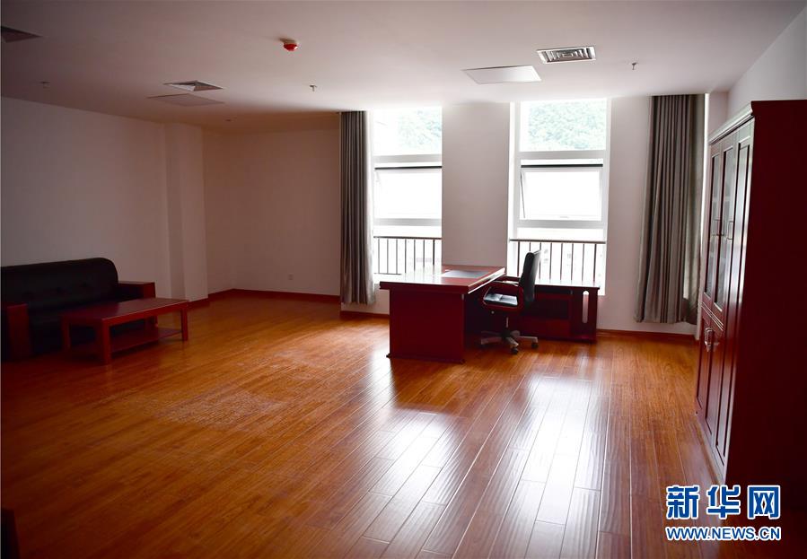 （新華視點(diǎn)&middot;圖文互動(dòng)）（6）學(xué)校建漂亮點(diǎn)本無(wú)錯(cuò)，為何這所&ldquo;豪華中學(xué)&rdquo;讓人困惑？