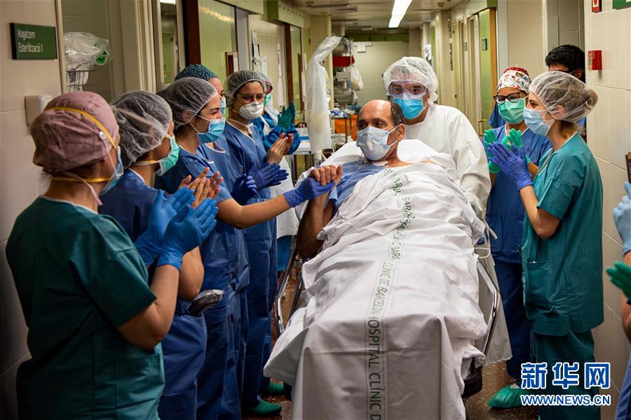 (新華全媒頭條·圖文互動)(8)世界抗疫之戰(zhàn)的啟示——寫在2020年全球新冠確診病例達2020萬之際