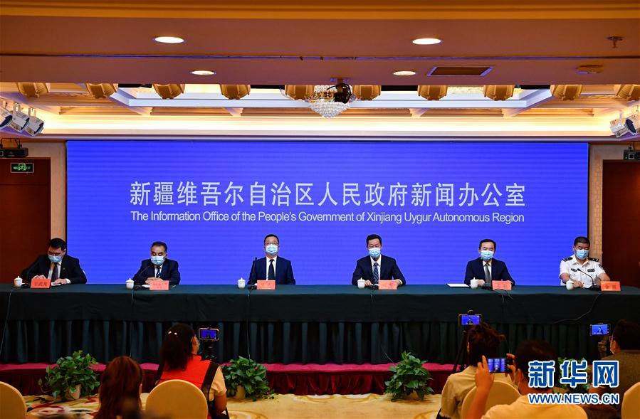 (聚焦疫情防控·圖文互動)(1)烏魯木齊16日新增確診病例“零報告” 將繼續(xù)落實防控措施