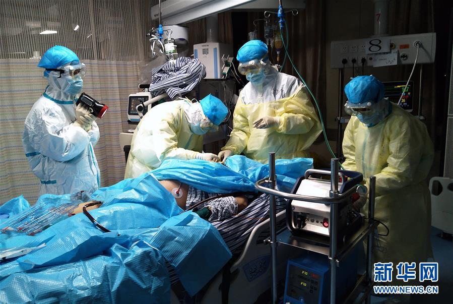 (新華全媒頭條·圖文互動)(11)以仁心仁術(shù)造福人民——寫在第三個中國醫(yī)師節(jié)之際