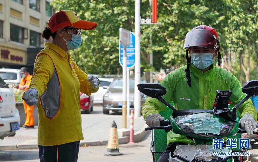 （總書記推動的改革身邊事&middot;文化改革篇）（4）特寫：&ldquo;生活便利了，環(huán)境變美了，人也舒心了&rdquo; &mdash;&mdash;感受基層文明實踐站里的惠民服務(wù)