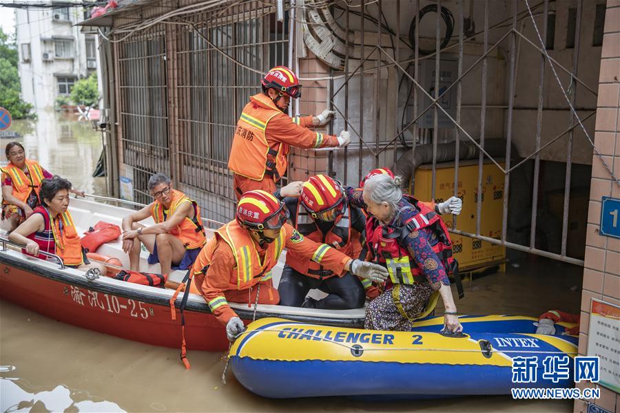 （防汛抗洪&middot;圖文互動(dòng)）（11）筑起防大汛的堅(jiān)強(qiáng)防線&mdash;&mdash;重慶防御長江、嘉陵江過境洪峰現(xiàn)場記錄