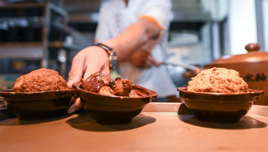 （在習近平新時代中國特色社會主義思想指引下&mdash;&mdash;新時代新作為新篇章&middot;習近平總書記關切事&middot;圖文互動）（2）讓&ldquo;舌尖上的節(jié)約&rdquo;成為習慣&mdash;&mdash;全社會營造浪費可恥、節(jié)約為榮的氛圍掃描