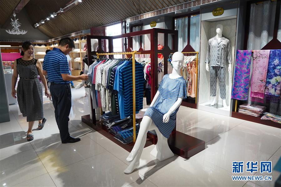 （走向我們的小康生活&middot;圖文互動(dòng)）（2）綠了青山，紅了日子&mdash;&mdash;秦巴山區(qū)群眾繪出小康&ldquo;調(diào)色板&rdquo;