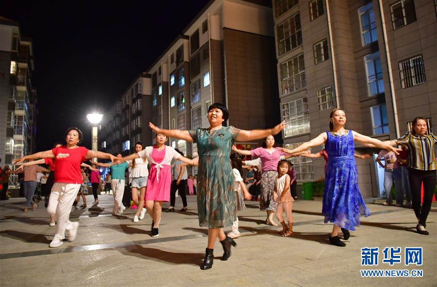 （走向我們的小康生活&middot;圖文互動）（4）&ldquo;樓上過日子，樓下賺票子&rdquo;&mdash;&mdash;來自陜西安康的易地扶貧搬遷一線觀察