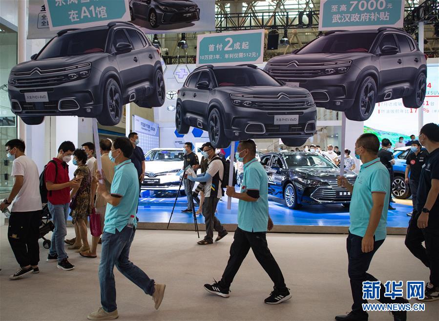 (在習(xí)近平新時(shí)代中國(guó)特色社會(huì)主義思想指引下——新時(shí)代新作為新篇章·習(xí)近平總書記關(guān)切事·圖文互動(dòng))(3)消費(fèi)回暖市聲新——內(nèi)需動(dòng)力不斷釋放的市場(chǎng)觀察