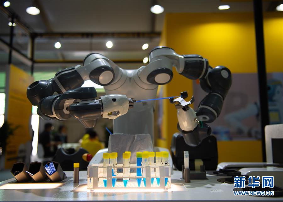 (2020服貿(mào)會)(4)走進(jìn)服貿(mào)會服務(wù)機(jī)器人專題展區(qū)