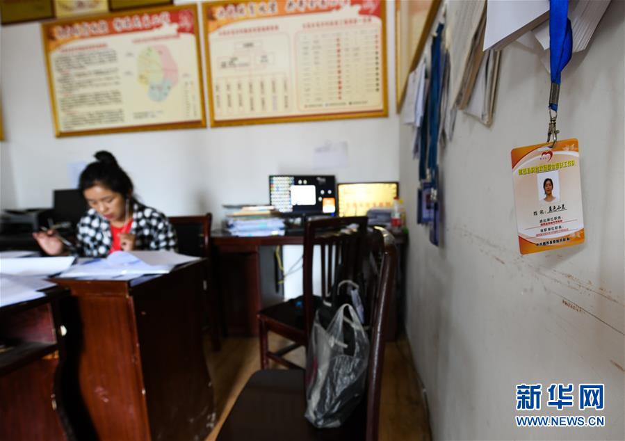 （熱點(diǎn)鮮報(bào)&middot;圖文互動(dòng)）（4）為了大涼山的下一代，她奔赴在助學(xué)路上