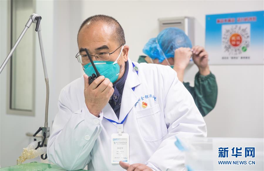 (圖文互動)(1)追趕時間的人——記“人民英雄”國家榮譽稱號獲得者張定宇