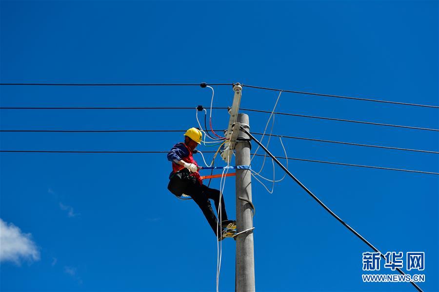 （新華全媒頭條&middot;走向我們的小康生活&middot;圖文互動(dòng)）（9）綠色繪就三江源&mdash;&mdash;來(lái)自青海脫貧奔小康一線的蹲點(diǎn)報(bào)告