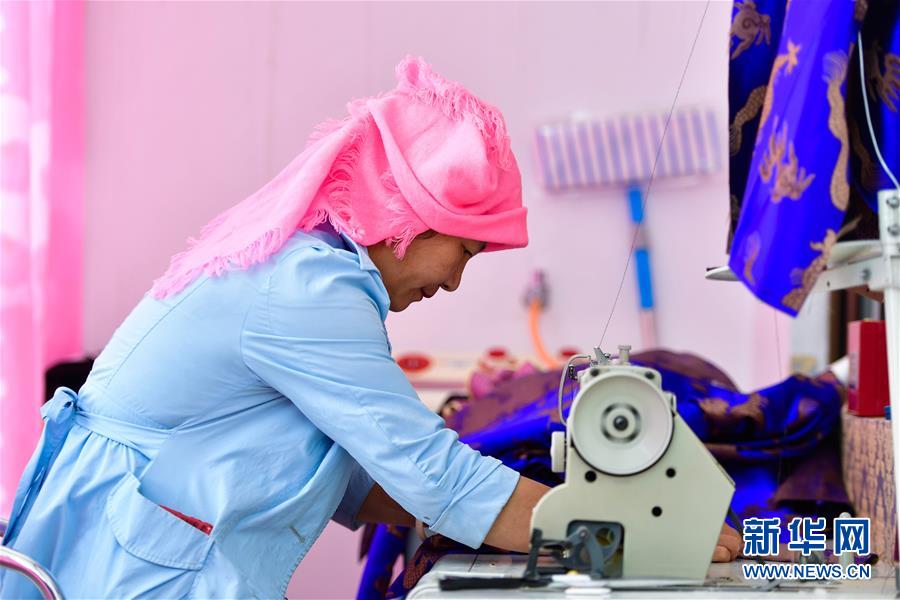 （新華全媒頭條&middot;走向我們的小康生活&middot;圖文互動(dòng)）（4）綠色繪就三江源&mdash;&mdash;來(lái)自青海脫貧奔小康一線的蹲點(diǎn)報(bào)告