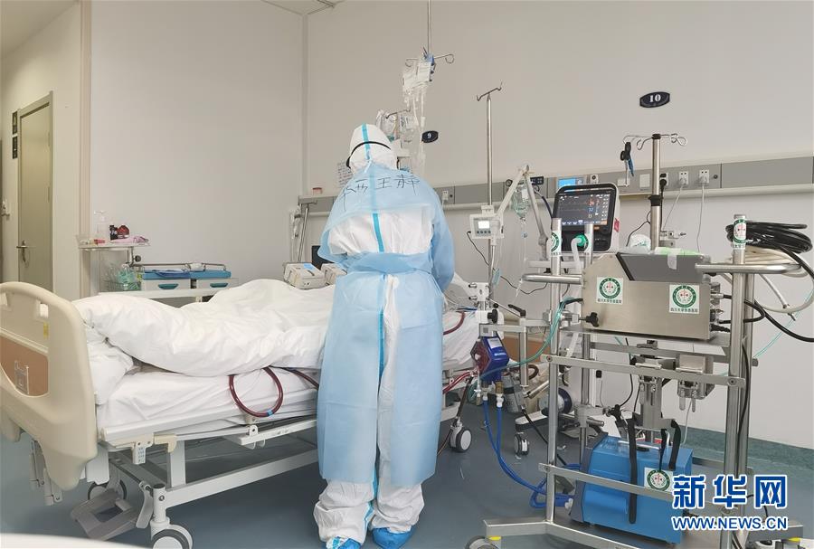 （抗疫一線醫(yī)務(wù)人員英雄群體&middot;圖文互動）（1）&ldquo;救治危重病人，我們拼盡全力&rdquo;&mdash;&mdash;記四川大學(xué)華西醫(yī)院援鄂重癥救治醫(yī)療隊