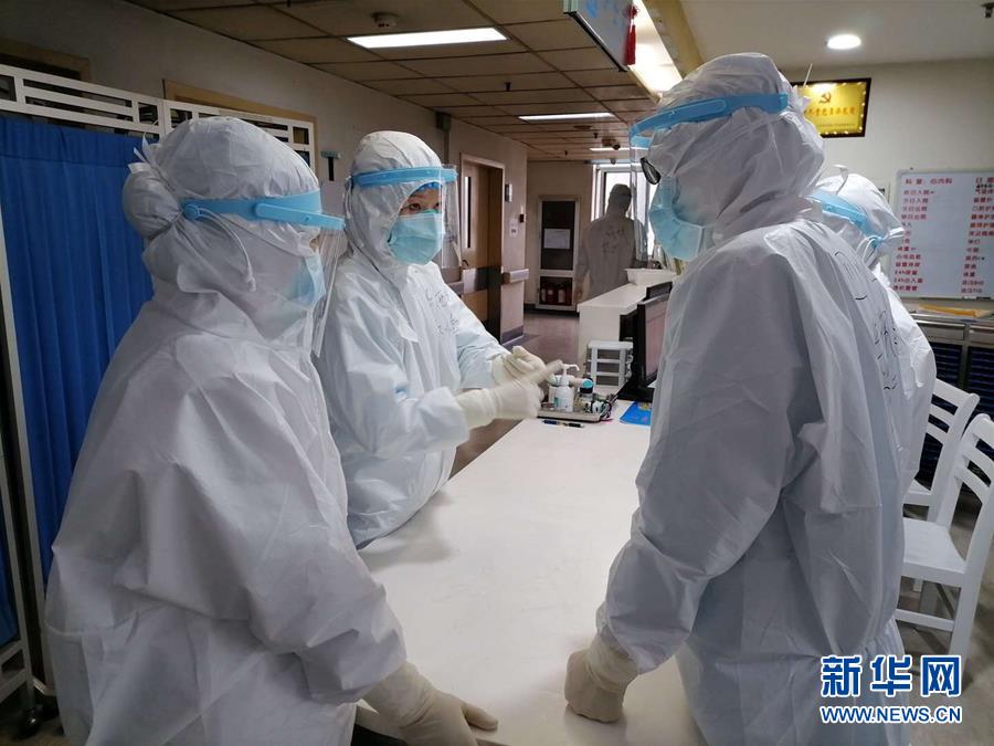 （抗疫一線醫(yī)務(wù)人員英雄群體&middot;圖文互動）（3）&ldquo;救治危重病人，我們拼盡全力&rdquo;&mdash;&mdash;記四川大學(xué)華西醫(yī)院援鄂重癥救治醫(yī)療隊