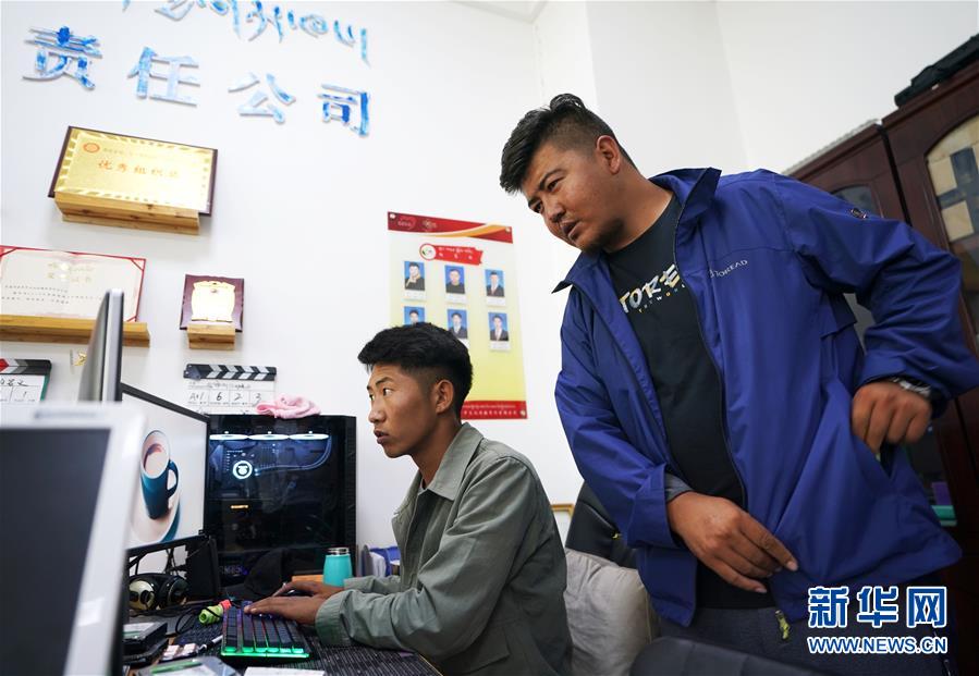 (新華全媒頭條·走向我們的小康生活·決戰(zhàn)決勝脫貧攻堅(jiān)·圖文互動(dòng))(11)高原上綻放的光芒——來自青海攻克深度貧困堡壘的故事