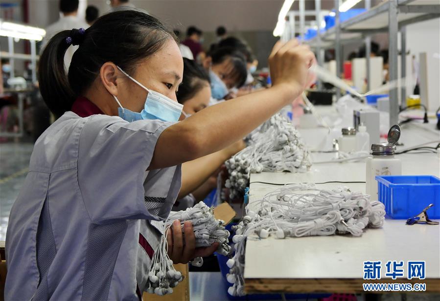 （決戰(zhàn)決勝脫貧攻堅(jiān)&middot;圖文互動(dòng)）（12）同飲一江水 攜手&ldquo;斬窮根&rdquo;&mdash;&mdash;深圳對(duì)口廣西河池、百色扶貧協(xié)作見(jiàn)聞