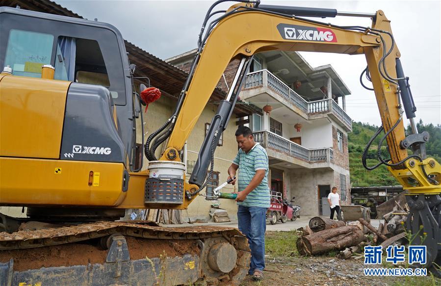 (脫貧攻堅(jiān)·圖片故事)(8)四胞胎家脫貧記