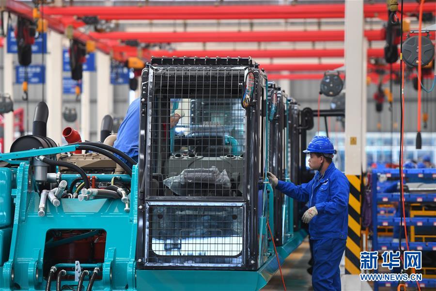 (落實(shí)“六穩(wěn)”“六保”企業(yè)見聞·圖文互動(dòng))(1)“智慧工廠”引領(lǐng)“生產(chǎn)節(jié)拍”——走進(jìn)山河智能一探究竟