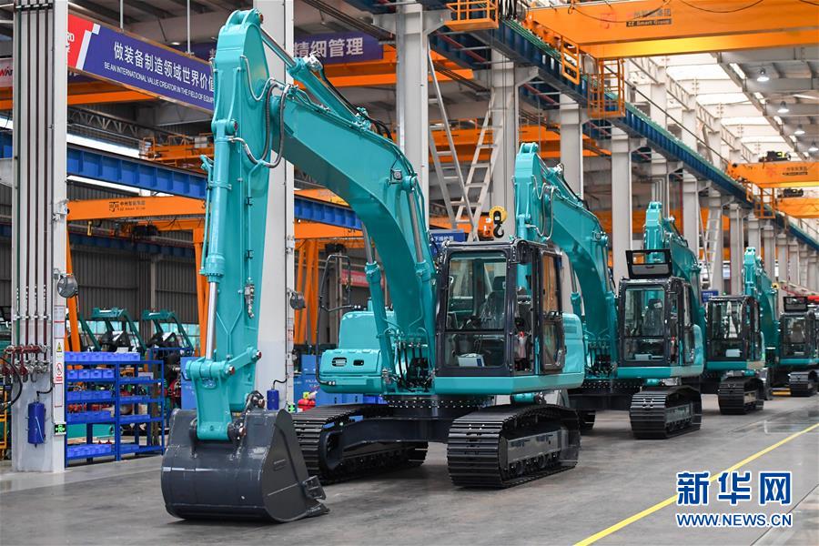 (落實(shí)“六穩(wěn)”“六保”企業(yè)見聞·圖文互動(dòng))(5)“智慧工廠”引領(lǐng)“生產(chǎn)節(jié)拍”——走進(jìn)山河智能一探究竟