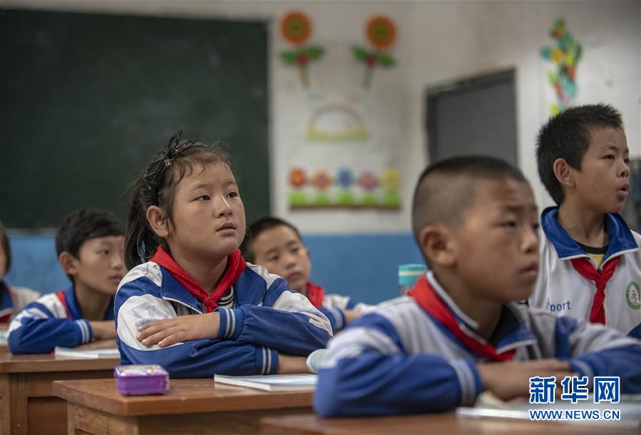 （新華全媒頭條&middot;決戰(zhàn)決勝脫貧攻堅(jiān)&middot;督戰(zhàn)未摘帽貧困縣&middot;圖文互動(dòng)）（6）脫貧的歌聲&mdash;&mdash;云南直過(guò)民族和人口較少民族共入新時(shí)代