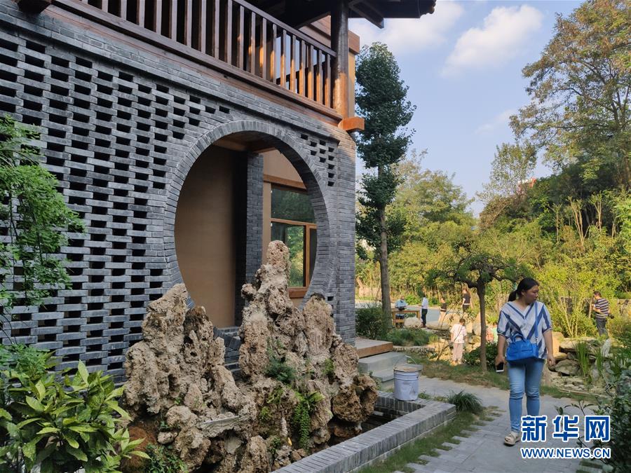 （走向我們的小康生活&middot;圖文互動）（1）游客來了，小康近了&mdash;&mdash;生態(tài)旅游引領(lǐng)湖北山區(qū)蝶變二三事