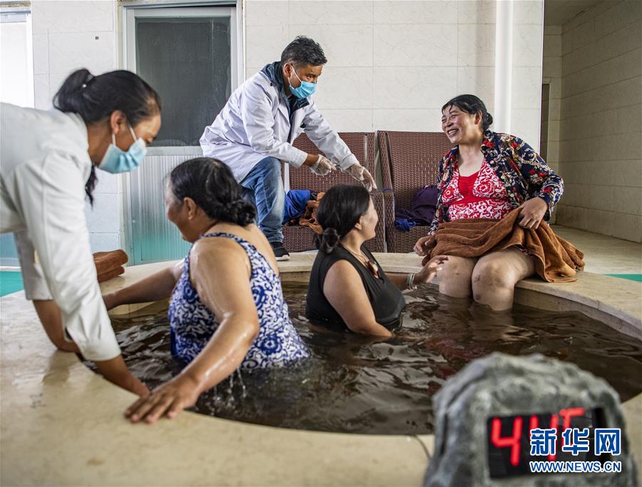 （新華全媒頭條&middot;走向我們的小康生活&middot;圖文互動(dòng)）（10）扎西德勒，我們的新家園&mdash;&mdash;西藏易地扶貧搬遷搬出幸福美好新生活