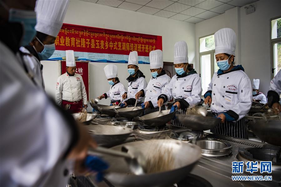 （新華全媒頭條&middot;走向我們的小康生活&middot;圖文互動(dòng)）（2）扎西德勒，我們的新家園&mdash;&mdash;西藏易地扶貧搬遷搬出幸福美好新生活