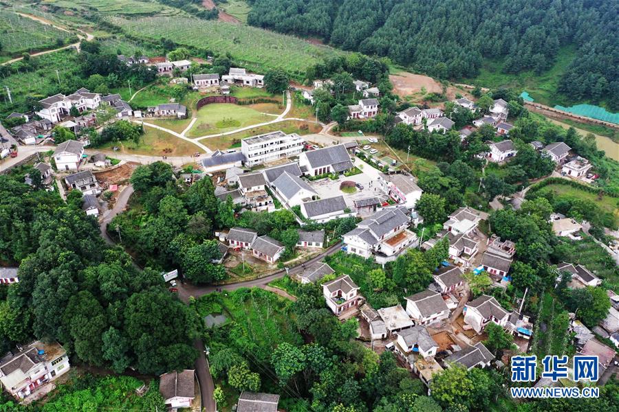 （全面建成小康社會(huì)&ldquo;百城千縣萬(wàn)村調(diào)研行&rdquo;&middot;圖文互動(dòng)）（4）海雀村的&ldquo;第五代房&rdquo;