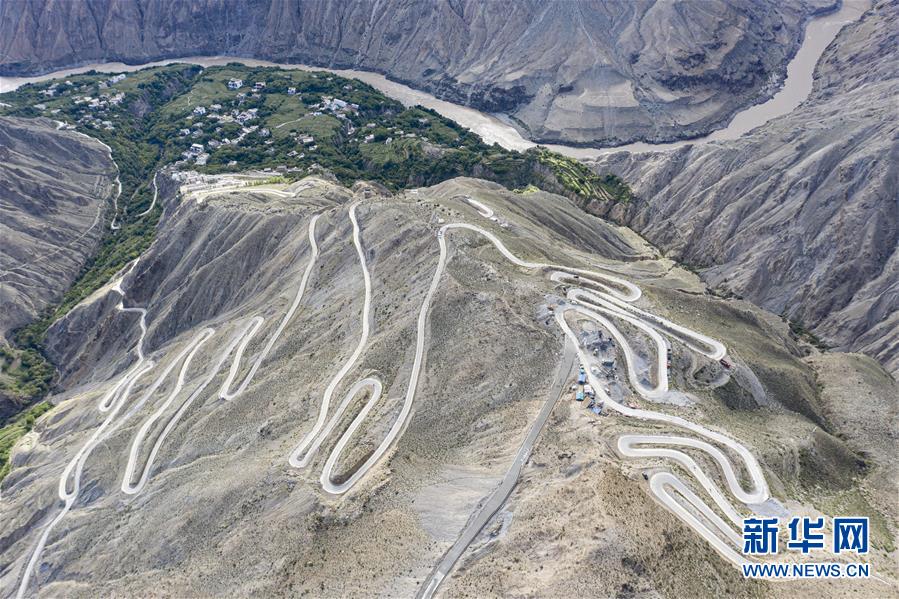 (西藏昌都解放70周年·圖文互動(dòng))(1)怒江峽谷深處:百年東壩民居見證民族文化交流融合