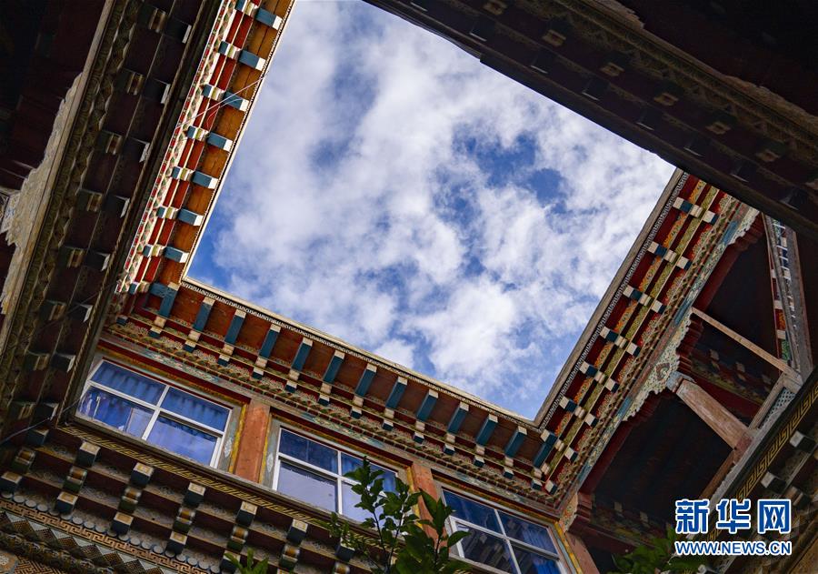 (西藏昌都解放70周年·圖文互動(dòng))(7)怒江峽谷深處:百年東壩民居見證民族文化交流融合