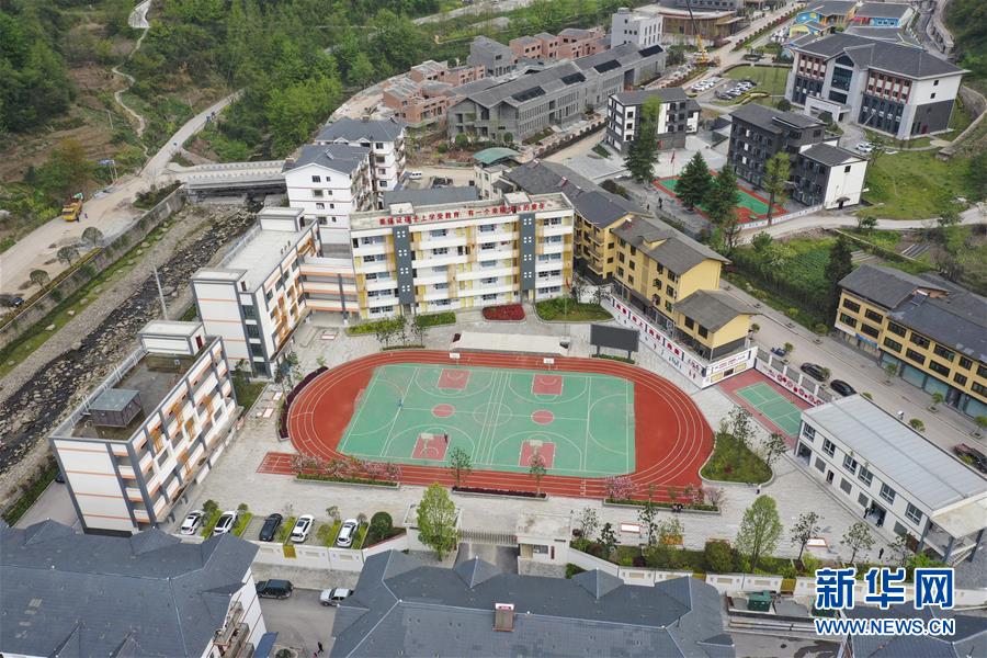 (集中連片特困地區(qū)貧困村調(diào)研行·圖文互動)(5)脫貧路上“跑”出幸福生活——重慶石柱土家族自治縣華溪村脫貧調(diào)查