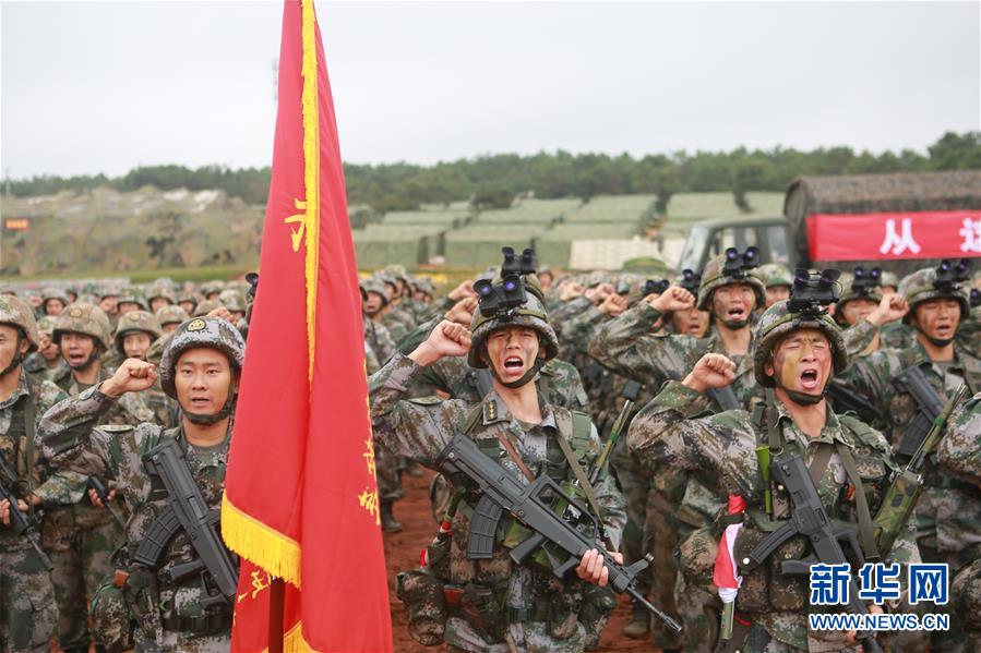 （在習(xí)近平強(qiáng)軍思想指引下&middot;我們?cè)趹?zhàn)位報(bào)告&middot;圖文互動(dòng)）（1）千里移防，鐵心跟黨走&mdash;&mdash;南部戰(zhàn)區(qū)陸軍第75集團(tuán)軍某紅軍旅政治建軍、練兵備戰(zhàn)記事