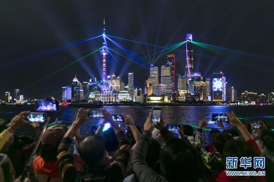 (新華全媒頭條·圖文互動(dòng))(5)流動(dòng)中國(guó)折射復(fù)蘇新氣象——透視“十一”黃金周