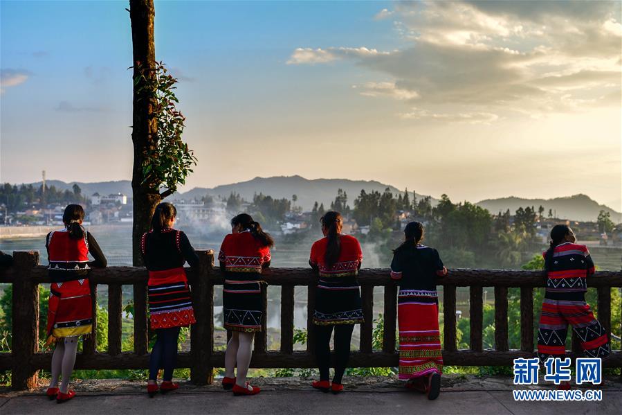 (新華全媒頭條·圖文互動(dòng))(8)決戰(zhàn)決勝奪取脫貧攻堅(jiān)戰(zhàn)全面勝利——寫在第7個(gè)國(guó)家扶貧日之際