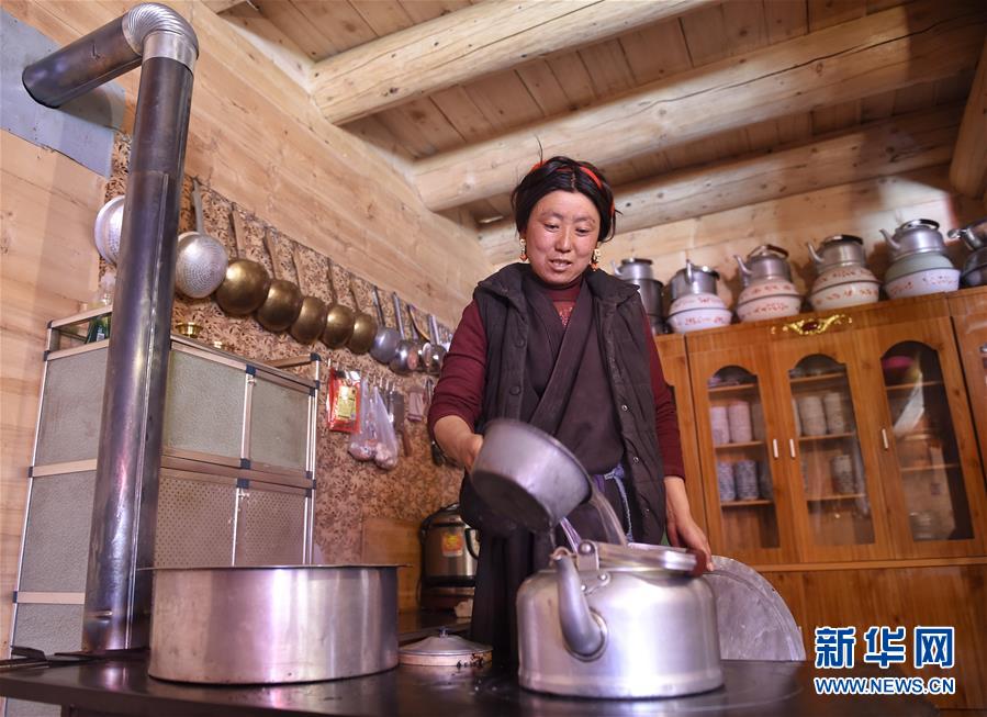 (新華全媒頭條·圖文互動)(4)命運的轉(zhuǎn)折——寫在四川甘孜藏族自治州建州70年之際