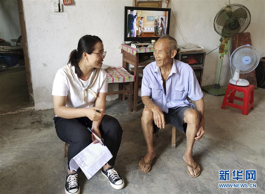 (決戰(zhàn)決勝脫貧攻堅(jiān)·圖文互動(dòng))(1)“90后”駐村第一書(shū)記李秀媛:因戶施策才能“不落一人”