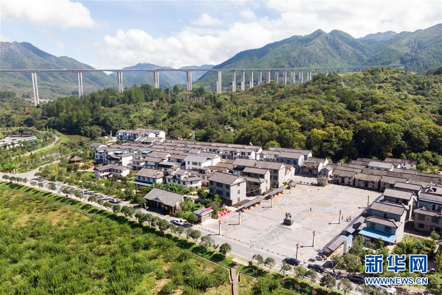 （習(xí)近平的小康故事&middot;新華網(wǎng)&middot;圖文互動）（3）&ldquo;真正解決好基層群眾看病難、看病貴問題&rdquo;&mdash;&mdash;習(xí)近平和群眾健康的故事