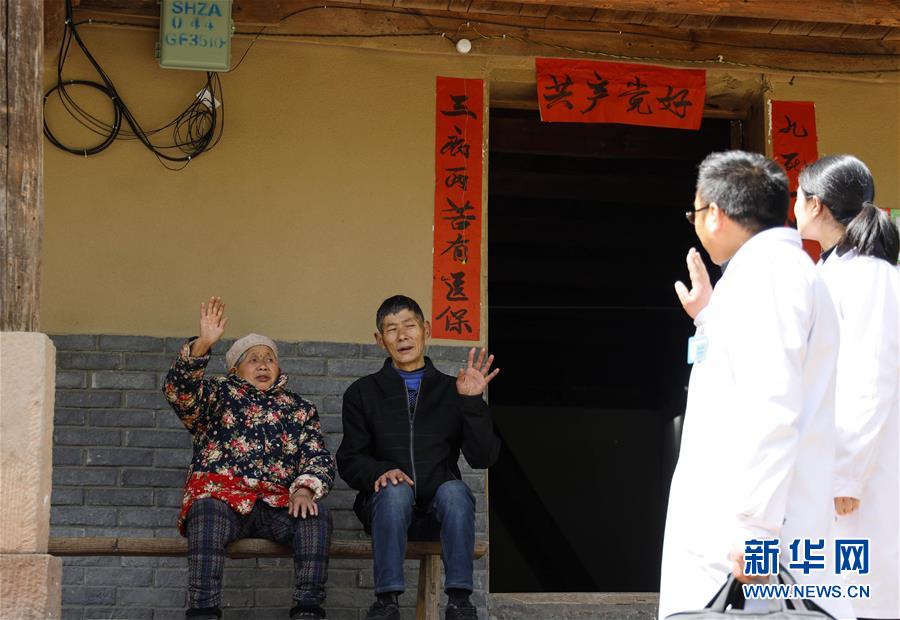 （習(xí)近平的小康故事&middot;新華網(wǎng)&middot;圖文互動）（6）&ldquo;真正解決好基層群眾看病難、看病貴問題&rdquo;&mdash;&mdash;習(xí)近平和群眾健康的故事