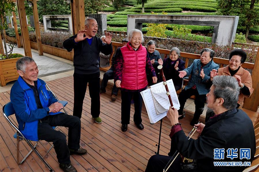 （新華全媒頭條&middot;圖文互動(dòng)）（1）偉大旗幟引領(lǐng)歷史巨變&mdash;&mdash;習(xí)近平新時(shí)代中國特色社會(huì)主義思想指引&ldquo;十三五&rdquo;經(jīng)濟(jì)社會(huì)發(fā)展述評