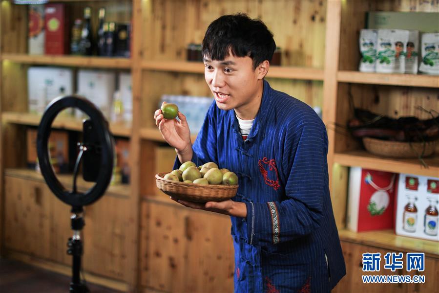 （在習(xí)近平新時(shí)代中國(guó)特色社會(huì)主義思想指引下&mdash;&mdash;新時(shí)代新作為新篇章&middot;習(xí)近平總書(shū)記關(guān)切事&middot;圖文互動(dòng)）（5）精準(zhǔn)扶貧7年，十八洞村&ldquo;長(zhǎng)&rdquo;出10余種新職業(yè)