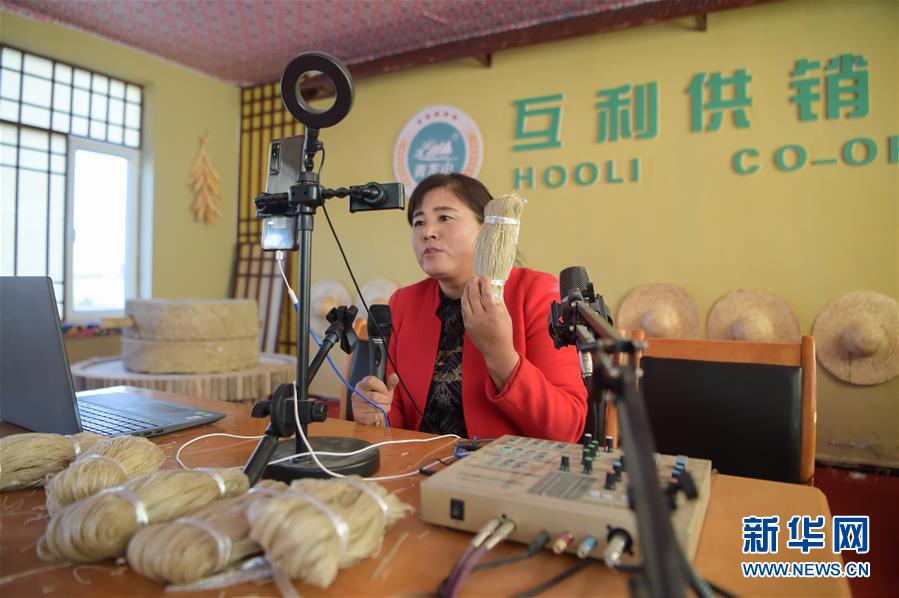 （全面建成小康社會&ldquo;百城千縣萬村&rdquo;調(diào)研行&middot;圖文互動）（3）互助互利，小甘薯帶來甜蜜日子&mdash;&mdash;內(nèi)蒙古奈曼旗互利村闖出產(chǎn)業(yè)致富之路