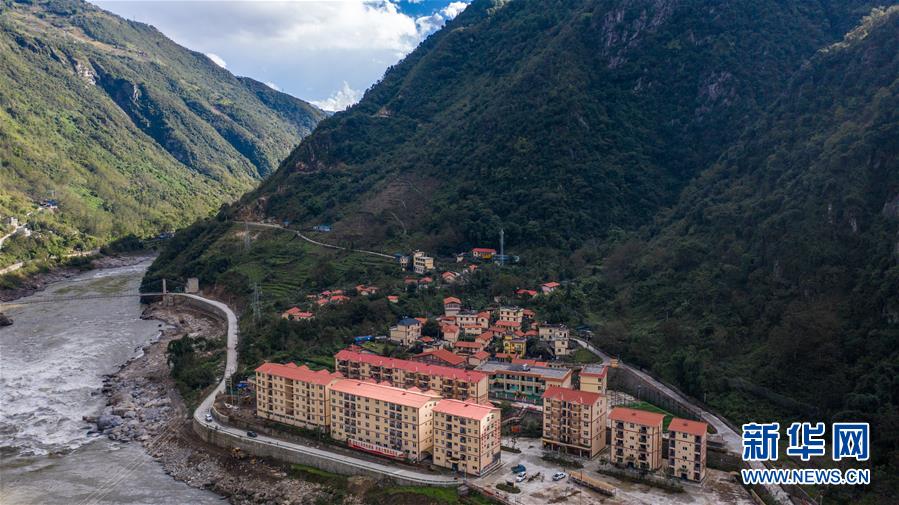 (決戰(zhàn)決勝脫貧攻堅(jiān)·圖文互動(dòng))(3)搬遷點(diǎn)的快樂(lè)事——云南努力讓搬遷群眾安居樂(lè)業(yè)