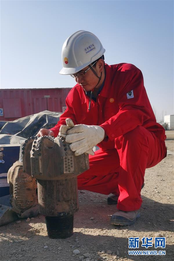 （青春的夢想 青春的奮斗&middot;圖文互動）（3）年輕，就要無悔擔(dān)當(dāng)&mdash;&mdash;青春在奉獻(xiàn)中閃光